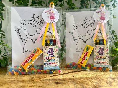 Traktatie peppa pig met waskrijtjes