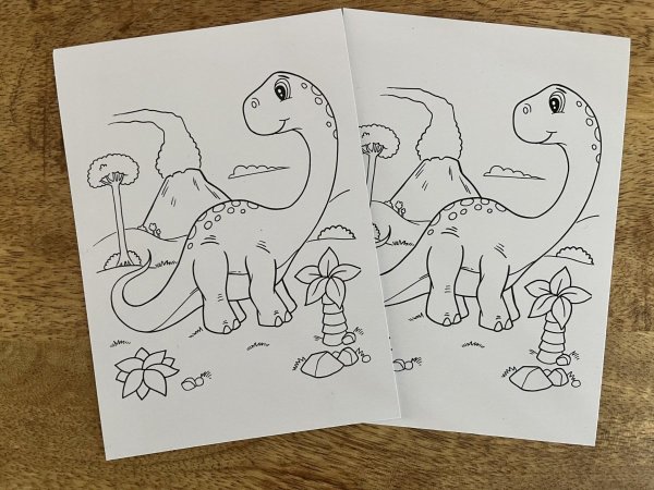Traktatie dinosaurus met waskrijtjes Traktatie dinosaurus met waskrijtjes