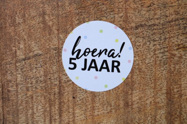 Sticker hoera 5 jaar Sticker hoera 5 jaar