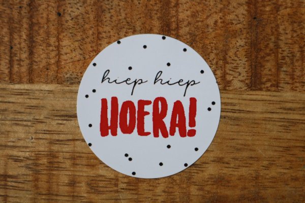 Sticker hiep hiep hoera rood Sticker hiep hiep hoera rood