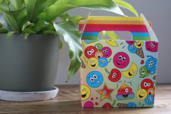 Traktatiebox / Menubox Smiley Traktatiebox / Menubox Smiley