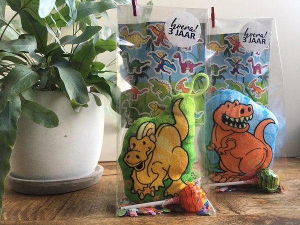 Dinosaurus knuffel traktatie (2) Dinosaurus knuffel traktatie (2)