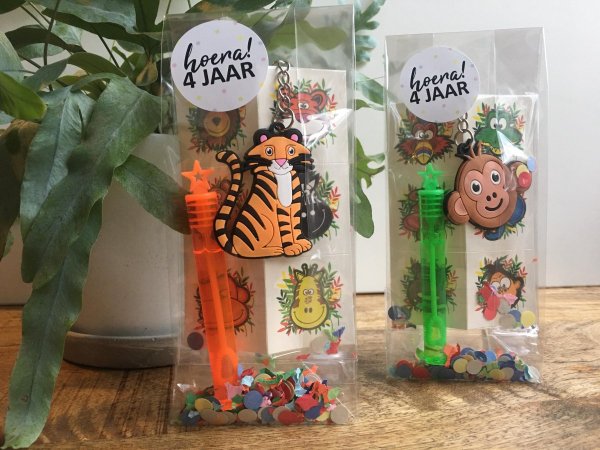 Jungle dieren tattoo traktatie met sleutelhanger Jungle dieren tattoo traktatie met sleutelhanger