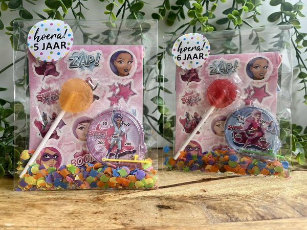 Supergirls flipperspel traktatie